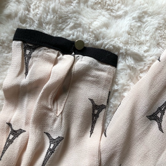 •Eiffel Tower Blouse• - Picture 6 of 7